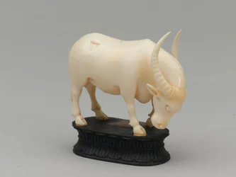 Schwarzer Läufer, Schachfigur, Indien, um 1820