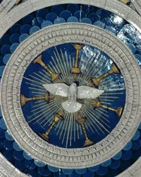 Der Heilige Geist, Rundbild vom Grab des Kardinals von Portugal, 1460er Jahre (glasierte Terrakotta)