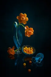 Orangenblüten, blaues Glas