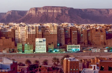 Relative Wolkenkratzer in der Wüste von Shibam Hadramawt, auch bekannt als Shibam, Südjemen, die...