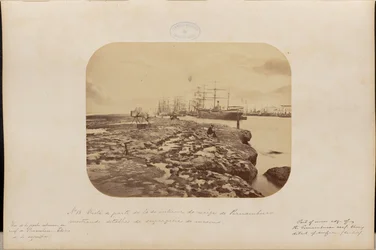 Ansicht eines Teils des Inneren des Riffs von Pernambuco mit Details der Oberfläche