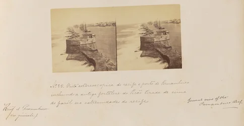 Stereoskopische Ansicht von Recife zum Hafen von Pernambuco, einschließlich der alten Festung Picão, aufgenommen vom Leuchtturm an der Spitze des Riffs