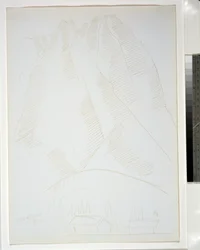Berglandschaft mit zwei Gebäuden im Vordergrund