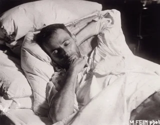 Egon Schiele auf seinem Sterbebett, 1918