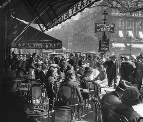 Café de la Paix, Paris, 1937