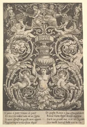 Ein Ornamentpanel mit einer Frau, die eine Vase hält