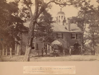 Fairfax Court House, Virginia, mit Unionssoldaten vorne und auf dem Dach