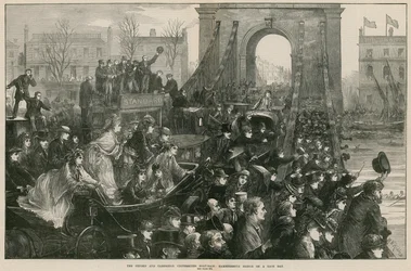 Das Oxford und Cambridge Bootsrennen: Hammersmith Bridge am Renntag