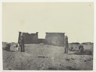 Hémi-Spéos De Séboua, Drômos; Nubien, Tafel 97 aus dem Album "Ägypten, Nubien, Palästina und Syrien" (1852)