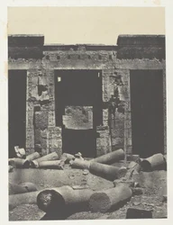Médinet-Habou, östlicher Teil des Peristyls des Palastes von Ramses-Méiamoun; Theben