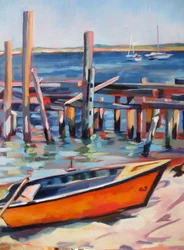 Dockseite mit orangem Boot