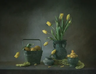 Goldene Tulpen und Zitronen