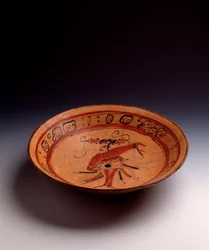 Präkolumbische Kunst, Maya-Zivilisation, klassische Periode: dreifüßige Vase aus bemaltem Ton. Aus Petén, Guatemala. Maße: H. 7,7 x Durchm. 35,2 cm. Guatemala-Stadt, Museo Nazionale di Archeologia e Etnologia