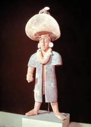 Stehende männliche Figur, vom Friedhof auf der Insel Jaina, Bundesstaat Campeche, 7.-10. Jahrhundert