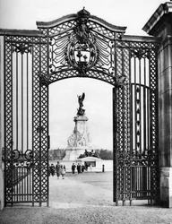 Schmiedeeiserne Tore, Buckingham Palace, London, 1926-1927