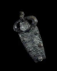 Merowingische Kunst: Gürtelplattenschnalle aus silbernem Damast-Eisen