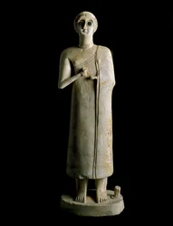 Mesopotamische Kunst: Figur einer Frau oder Göttin (Terrakotta, 3. Jahrtausend v. Chr.)