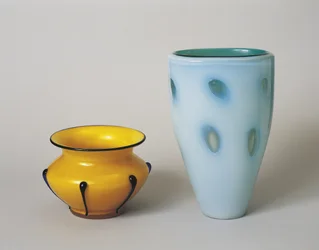 Nahaufnahme von zwei Vasen, Böhmen, Österreich