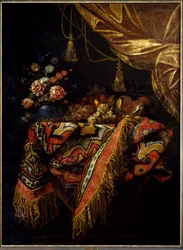 Stillleben mit Früchten und Blumen auf einem Tischtuch. Gemälde von Michelangelo Campidoglio (1610-1670) 17. Jahrhundert. Rennes, Museum der Schönen Künste