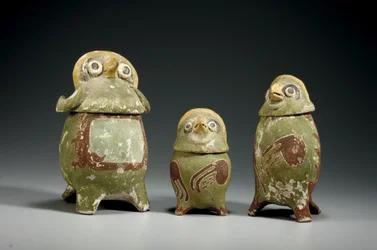 Drei Mixtek polychrome Terrakotta-Effigie-Gefäße, ca. 900-1200