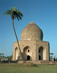 Ansicht des Mausoleums von Asif Khan in Shahdara Bagh