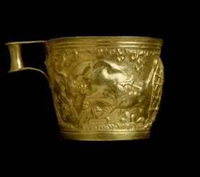 Mykenische Kunst: Goldkelch mit Darstellung einer Stierszene vom Fundort Vapheio