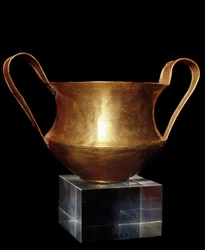 Mykenische Kunst: goldener Kantharos aus einem der Königsgräber der Nekropole von Mykene, Athen, Archäologisches Nationalmuseum