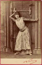 Sarah Bernhardt als Kaiserin Theodora in Sardous "Theodora"