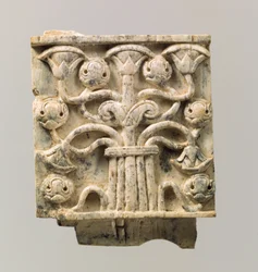 Möbelplakette mit stilisiertem Baum, ca. 8.-7. Jahrhundert v. Chr.