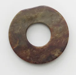 Scheibe (bi) Qijia-Kultur, ca. 2500-2000 v. Chr.