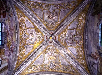 Ansicht der gewölbten Decke