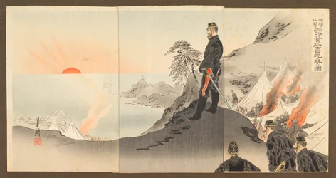 Offiziere und Soldaten bewundern die aufgehende Sonne während eines Biwaks in den Bergen von Port Arthur