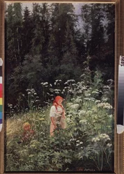 Mädchen vor einem Grasbüschel