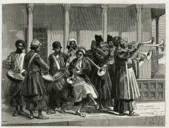 Musiker begrüßen den Sonnenaufgang in Isfahan (Iran). Gravur von Tofani, zur Illustration der Geschichte „Persien, Chaldäa und Susiane“.