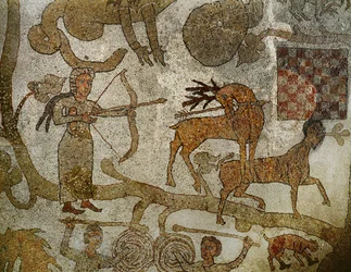Die Göttin Diana tötet einen Hirsch; aus dem Mosaikboden der Kathedrale von Otranto, Süditalien