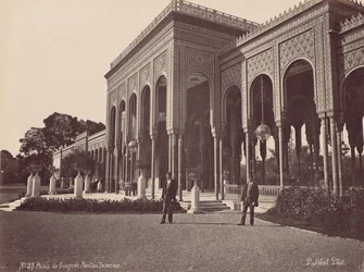 Palais de Gézyret, Pavillon Exterieur