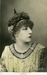 Henriette Rosine Bernard alias Sarah Bernhardt (1844-1923) als „Théodora“, Stück von Victorien Sardou, 1884