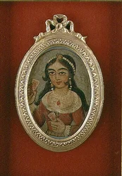 Qajar-Büstenrundel, das eine geschmückte Frau darstellt