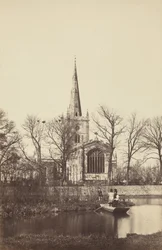 Kirche von einem Flussufer, 1850er Jahre (Foto)