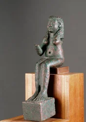 Phönizische Kunst: Darstellung der Göttin Astarte. Bronzeskulptur aus dem 7. Jahrhundert v. Chr. Aus dem Heiligtum von Carambolo in Spanien