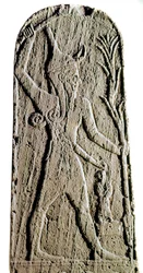 Phönizische Kunst: Kalksteinstatue des Gottes Baal mit Blitz