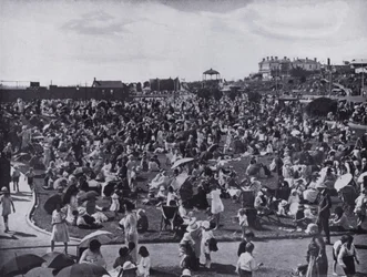 St Kilda Beach, Melbournes beliebtes Seebad, zeigt die Rasenflächen