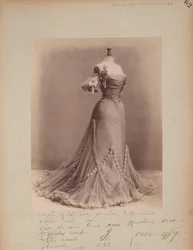 Albumseite: House of Worth, Ballkleid
