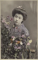 Japanisches Mädchen mit Blumen