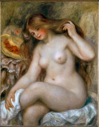 Blonde Badende. Nackte Frau mit sehr langen Haaren