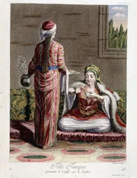 Türkisches Mädchen trinkt Kaffee auf dem Sofa, „Sammlung von 100 Drucken, die verschiedene Nationen des Levante in den Jahren 1707 und 1708 darstellen“ im Auftrag von M. de Frriol, Botschafter des Königs an der Pforte und aktualisiert 1712-13 durch die Pfl