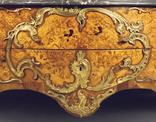 Detail einer Louis XV Kommode, verkauft von Adrien Delorme