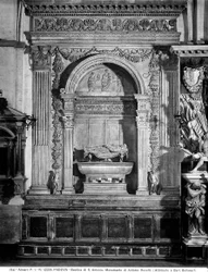 Denkmal für Antonio Roselli (Marmor)