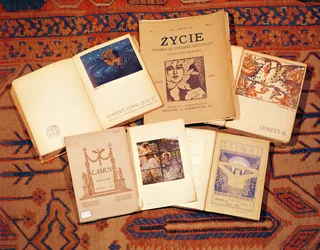 Sammlung literarischer Zeitschriften, die um 1900 in Polen produziert wurden