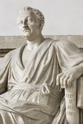Statue von Cesare Beccaria